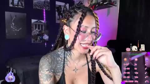 Snapshot of succubus_girl_ chatting on 12-16-25, 03:39 Alexy online show from 12-16-25, 03:39