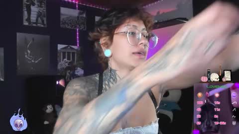 Snapshot of succubus_girl_ chatting on 02-08-26, 04:32 Alexy online show from 02-08-26, 04:32