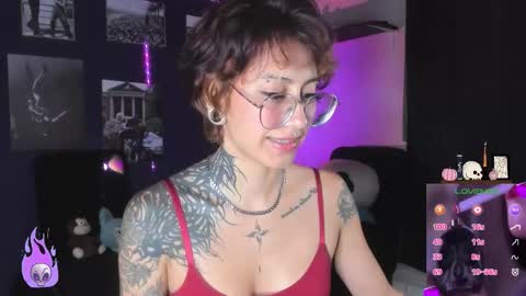 Snapshot of succubus_girl_ chatting on 02-13-26, 01:01 Alexy online show from 02-13-26, 01:01