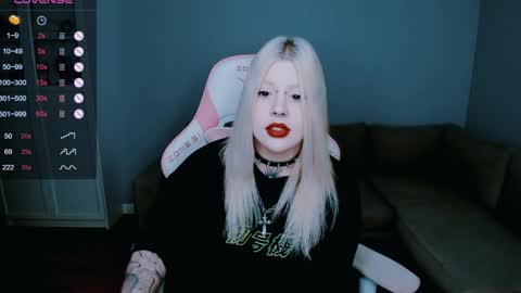 Snapshot of succubus_leslie chatting on 12-15-24, 01:00 succubus_leslie online show from 12-15-24, 01:00