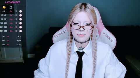 Snapshot of succubus_leslie chatting on 10-11-25, 11:47 succubus_leslie online show from 10-11-25, 11:47