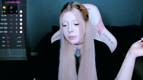 Snapshot of succubus_leslie chatting on 10-15-25, 11:49 succubus_leslie online show from 10-15-25, 11:49
