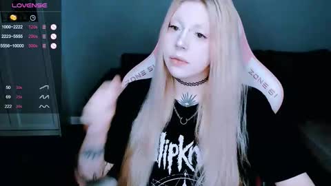 Snapshot of succubus_leslie chatting on 10-24-25, 09:33 succubus_leslie online show from 10-24-25, 09:33