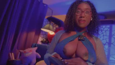 Snapshot of succubus_rosemilk chatting on 10-13-25, 01:38 Succubus RoseMilk online show from 10-13-25, 01:38