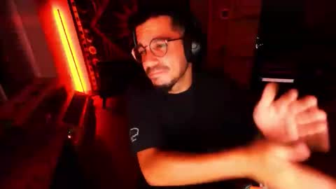 Snapshot of suckmyshroom22 chatting on 10-29-25, 09:44 Mario online show from 10-29-25, 09:44