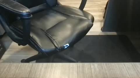 Snapshot of suckonthis318 chatting on 03-14-26, 02:00 suckonthis318 online show from 03-14-26, 02:00