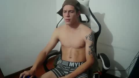 Snapshot of suez666 chatting on 11-19-25, 03:39 suez666 online show from 11-19-25, 03:39