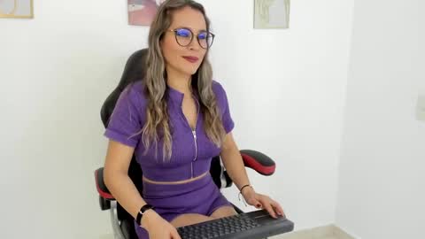 Snapshot of sugar_milff chatting on 12-20-24, 05:51 sugar_milff online show from 12-20-24, 05:51