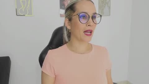 Snapshot of sugar_milff chatting on 09-13-25, 01:22 sugar_milff online show from 09-13-25, 01:22