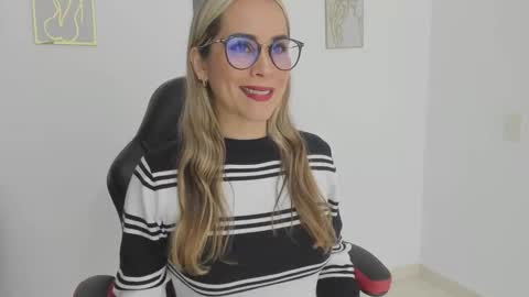 Snapshot of sugar_milff chatting on 10-25-25, 02:13 sugar_milff online show from 10-25-25, 02:13