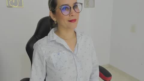 Snapshot of sugar_milff chatting on 11-20-25, 01:33 sugar_milff online show from 11-20-25, 01:33