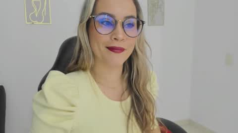 Snapshot of sugar_milff chatting on 12-05-25, 02:14 sugar_milff online show from 12-05-25, 02:14