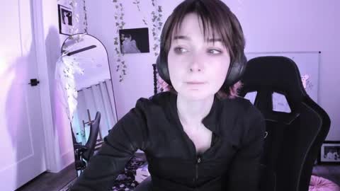 Ella online show from 05-17-26, 03:48