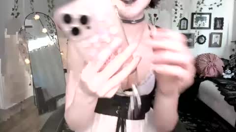 Snapshot of sugarmiette chatting on 07-08-26, 01:26 Ella online show from 07-08-26, 01:26