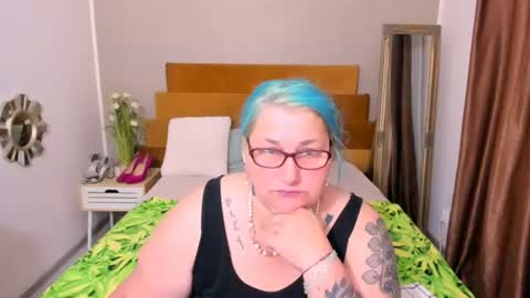 Snapshot of sugarmommy69x chatting on 07-25-26, 06:38 Marry online show from 07-25-26, 06:38