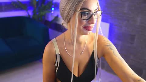 Sugar online show from 10-13-25, 11:43