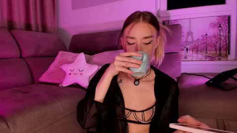 Snapshot of sugarskye chatting on 12-18-25, 06:47 sugarskye online show from 12-18-25, 06:47