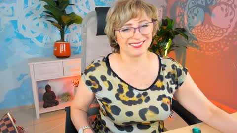 Snapshot of sugarvi chatting on 12-28-24, 09:20 Vivien online show from 12-28-24, 09:20