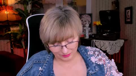 Snapshot of sugarvi chatting on 01-18-25, 12:15 Vivien online show from 01-18-25, 12:15