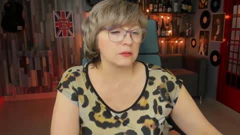 Snapshot of sugarvi chatting on 01-26-25, 01:15 Vivien online show from 01-26-25, 01:15