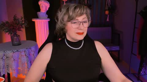 Snapshot of sugarvi chatting on 02-06-25, 01:10 Vivien online show from 02-06-25, 01:10