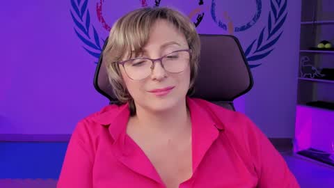 Snapshot of sugarvi chatting on 02-08-25, 12:06 Vivien online show from 02-08-25, 12:06