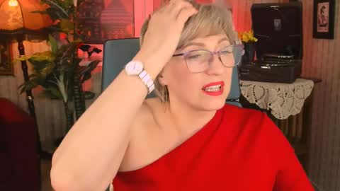 Snapshot of sugarvi chatting on 02-12-25, 06:19 Vivien online show from 02-12-25, 06:19