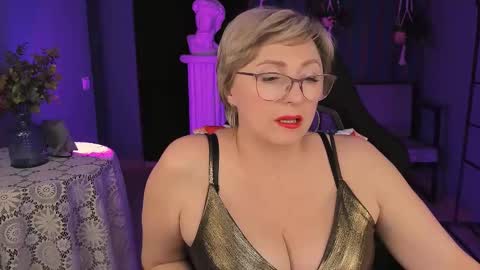 Snapshot of sugarvi chatting on 02-14-25, 04:20 Vivien online show from 02-14-25, 04:20