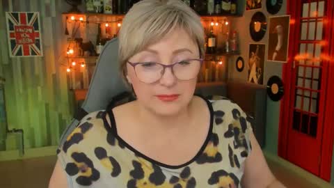 Snapshot of sugarvi chatting on 02-15-25, 01:27 Vivien online show from 02-15-25, 01:27