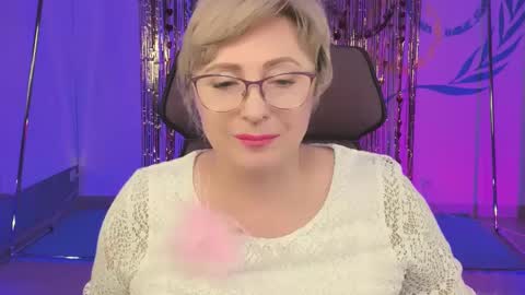 Snapshot of sugarvi chatting on 02-19-25, 12:11 Vivien online show from 02-19-25, 12:11