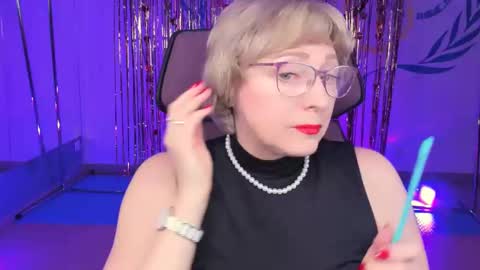 Snapshot of sugarvi chatting on 02-22-25, 09:01 Vivien online show from 02-22-25, 09:01