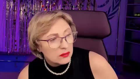 Snapshot of sugarvi chatting on 02-22-25, 06:19 Vivien online show from 02-22-25, 06:19