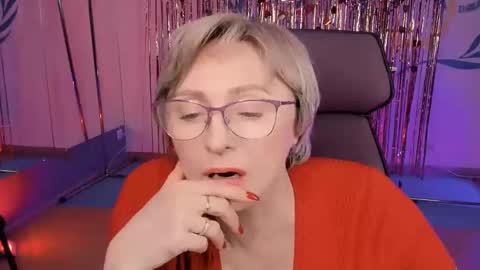 Snapshot of sugarvi chatting on 02-28-25, 04:20 Vivien online show from 02-28-25, 04:20