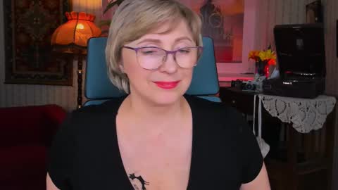 Snapshot of sugarvi chatting on 03-06-25, 06:37 Vivien online show from 03-06-25, 06:37