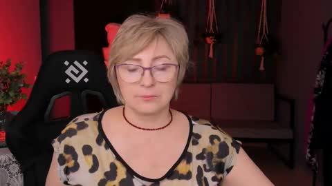 Snapshot of sugarvi chatting on 03-12-25, 09:02 Vivien online show from 03-12-25, 09:02