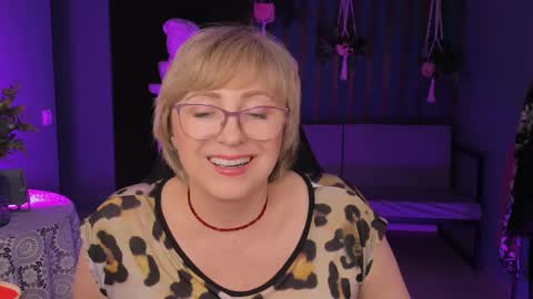 Snapshot of sugarvi chatting on 03-12-25, 03:07 Vivien online show from 03-12-25, 03:07