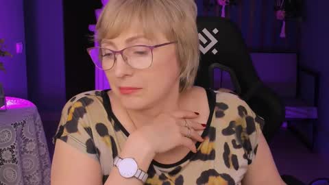 Snapshot of sugarvi chatting on 03-12-25, 09:13 Vivien online show from 03-12-25, 09:13