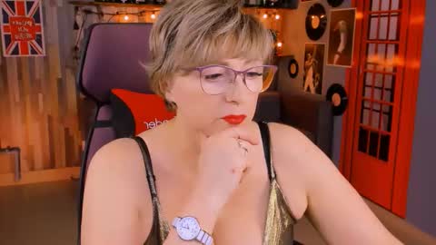 Snapshot of sugarvi chatting on 10-05-25, 01:31 Vivien online show from 10-05-25, 01:31