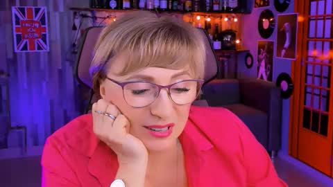 Snapshot of sugarvi chatting on 10-08-25, 01:31 Vivien online show from 10-08-25, 01:31