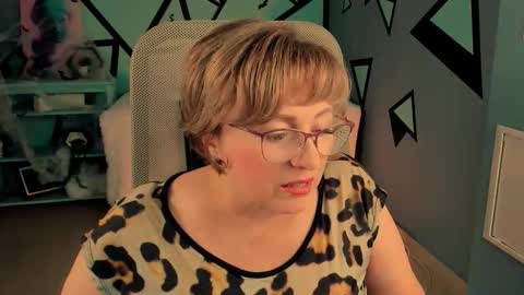 Snapshot of sugarvi chatting on 10-29-25, 01:24 Vivien online show from 10-29-25, 01:24