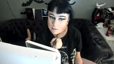 Snapshot of sugary_sweet chatting on 09-16-25, 12:55 Sugary online show from 09-16-25, 12:55