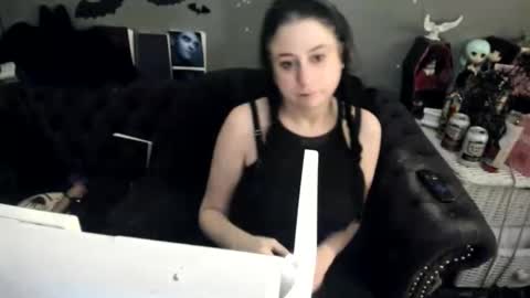 Snapshot of sugary_sweet chatting on 10-27-25, 05:28 Sugary online show from 10-27-25, 05:28