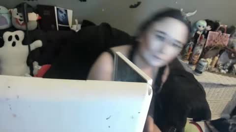 Snapshot of sugary_sweet chatting on 11-17-25, 05:08 Sugary online show from 11-17-25, 05:08