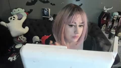 Snapshot of sugary_sweet chatting on 11-23-25, 02:00 Sugary online show from 11-23-25, 02:00