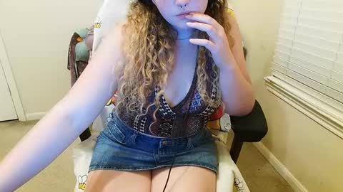 sugasunny online show from 10-22-25, 03:18