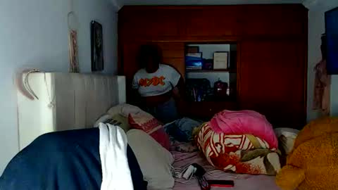Cami   Back in 2 hours online show from 06-11-26, 04:32