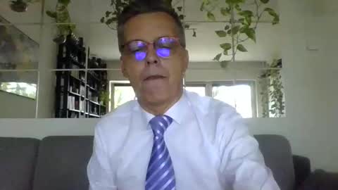Suit  tie horny online show from 09-13-25, 03:23