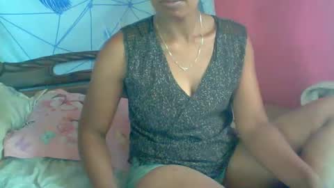 Snapshot of sukietalore chatting on 05-17-26, 10:11 SukieTalore online show from 05-17-26, 10:11