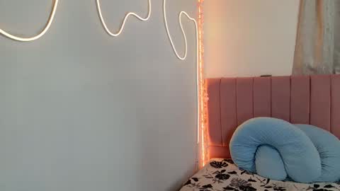 sukilove18 online show from 09-11-25, 12:00