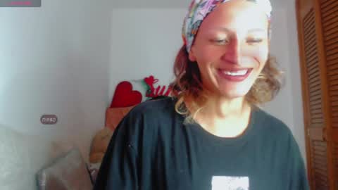 Snapshot of summer__xo chatting on 12-24-24, 02:21 Summer online show from 12-24-24, 02:21